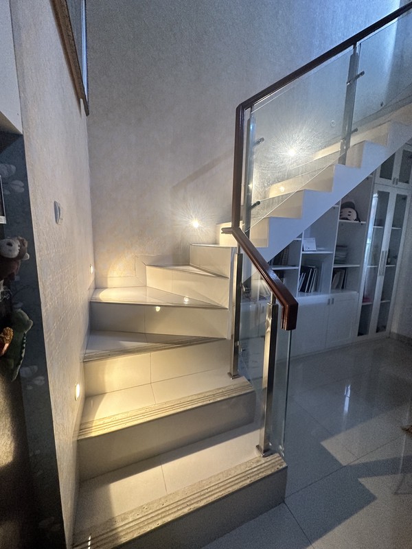 Dijual Cepat Rumah Nyaman Full Fasilitas di Tran Village Cibubur, Jakarta Timur 