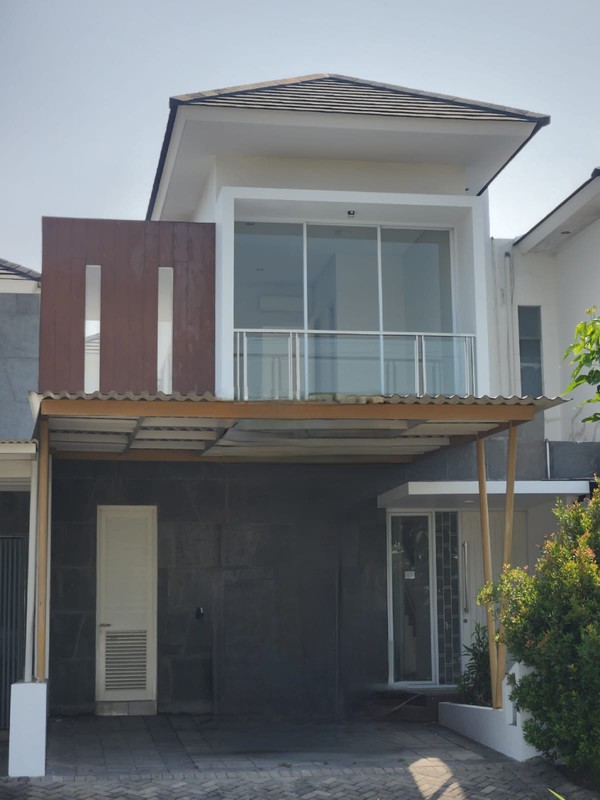 Rumah Modern Minimalis 2 Lantai Royal Residence Wiyung 3man