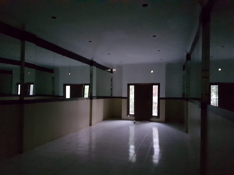 Sewa Ruko 3 Lantai Raya Darmo Baru Barat Lokasi Strategis 