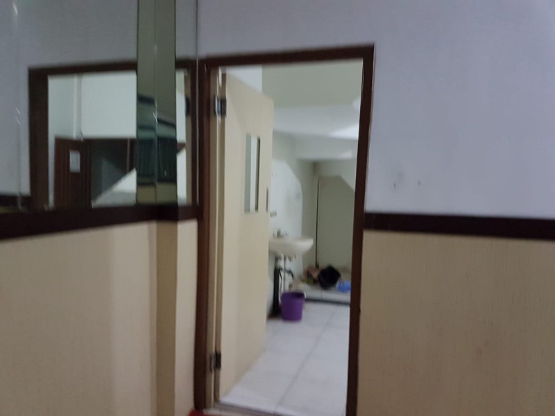 Sewa Ruko 3 Lantai Raya Darmo Baru Barat Lokasi Strategis 