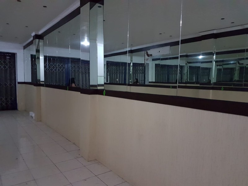 Sewa Ruko 3 Lantai Raya Darmo Baru Barat Lokasi Strategis 