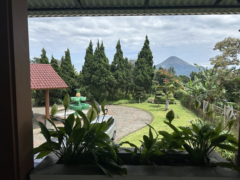 Dijual Rumah Villa Trawas JATIM- Area Royal Trawas - Plus Ada Kolam Renang / Private Pool - Halaman Hijau Dan Carport Luas 