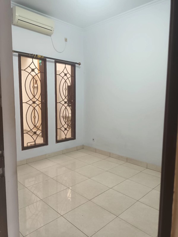 Flash Sale. Rumah luas Villa Melati Mas, Serpong