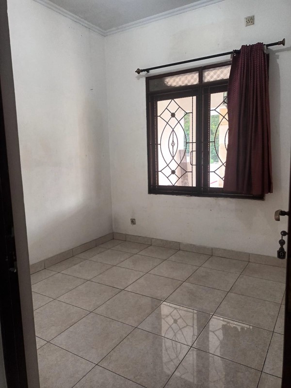 Flash Sale. Rumah luas Villa Melati Mas, Serpong