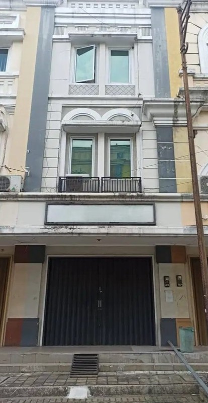 Jarang Ada. Ruko 3 lantai di Golden Madrid 2, BSD