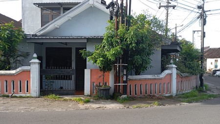 Rumah + Toko Komersial Di Jalan Anggrek Maguwoharjo, Sleman