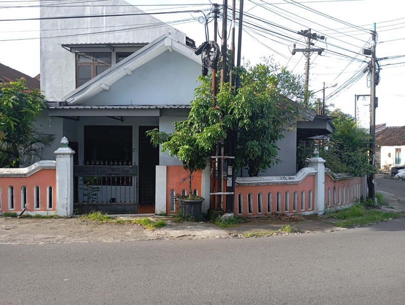 Rumah + Toko Komersial Di Jalan Anggrek Maguwoharjo, Sleman