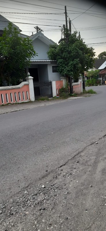 Rumah + Toko Komersial Di Jalan Anggrek Maguwoharjo, Sleman