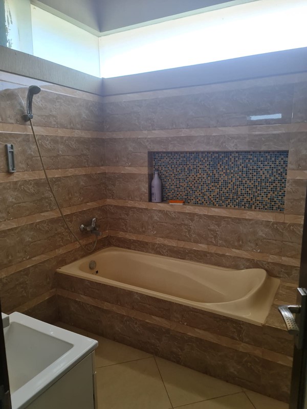 Murah Pol Rumah Hook Minimalis 2 Lantai Royal Residence Surabaya Barat 