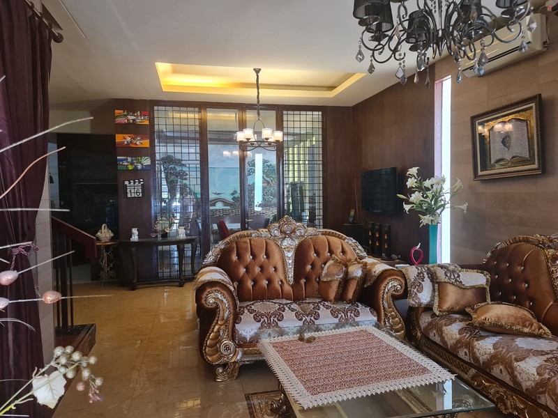 Murah Pol Rumah Hook Minimalis 2 Lantai Royal Residence Surabaya Barat 