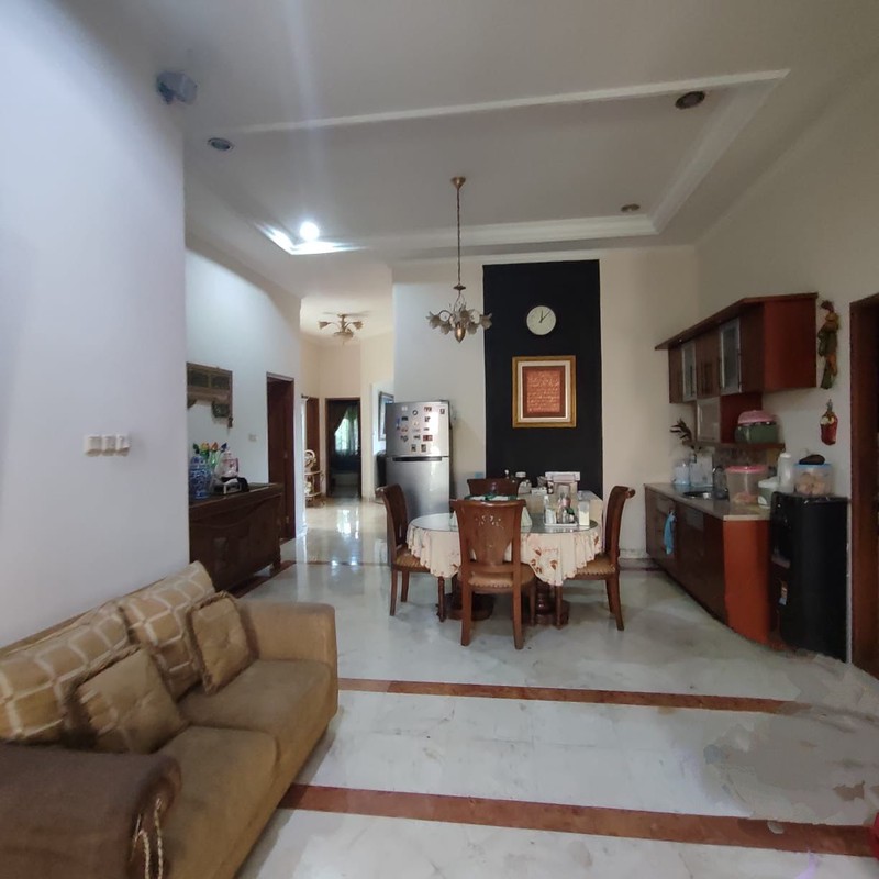 Rumah Bagus Di Komp Pribadi, Jl Raya Condet Jakarta Timur