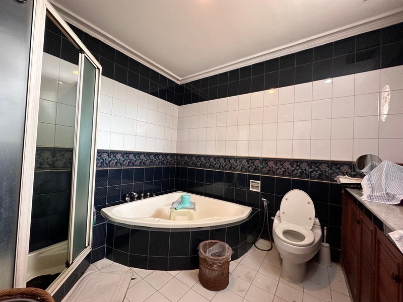 Lebak bulus villa cinere mas bangunan 3,5 lantai depan taman komplek