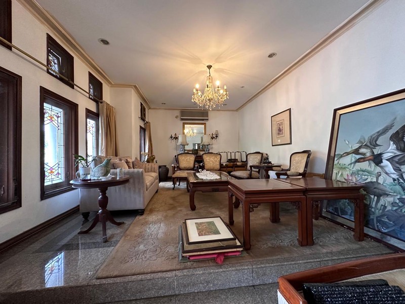 Lebak bulus villa cinere mas bangunan 3,5 lantai depan taman komplek