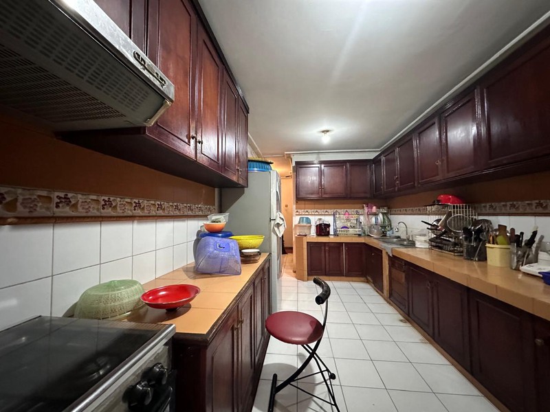 Lebak bulus villa cinere mas bangunan 3,5 lantai depan taman komplek