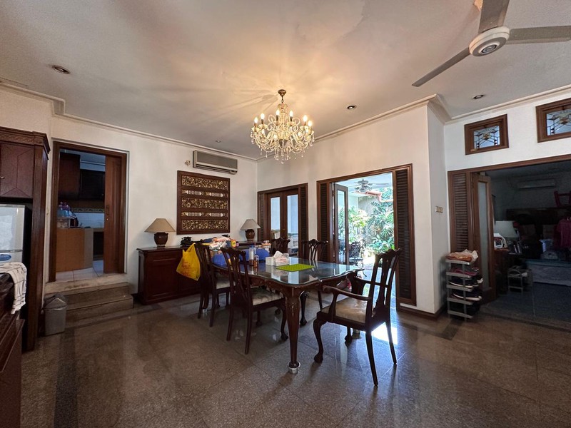 Lebak bulus villa cinere mas bangunan 3,5 lantai depan taman komplek