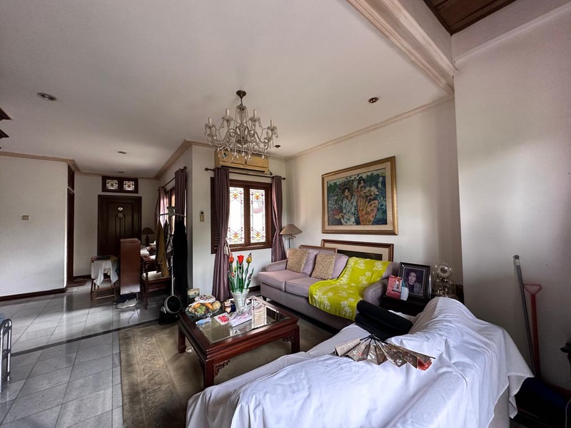 Lebak bulus villa cinere mas bangunan 3,5 lantai depan taman komplek