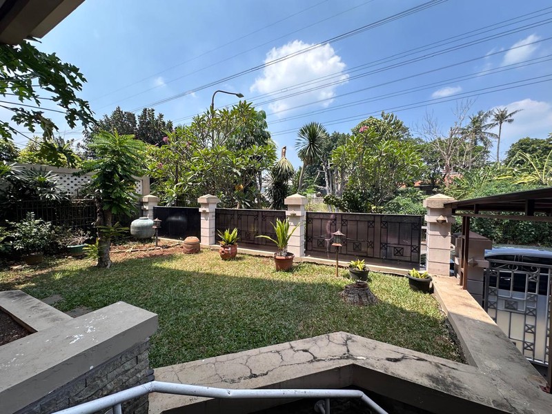 Lebak bulus villa cinere mas bangunan 3,5 lantai depan taman komplek