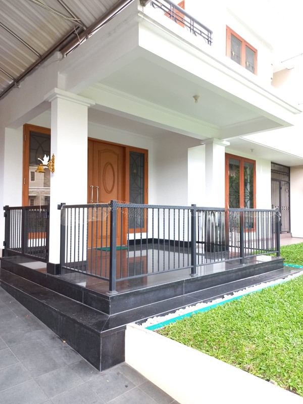 Sewa Rumah Pakuwon Indah Full Furnished Dekat Graha Family, Pakuwon Mall, National Hospital, Sampoerna Academy