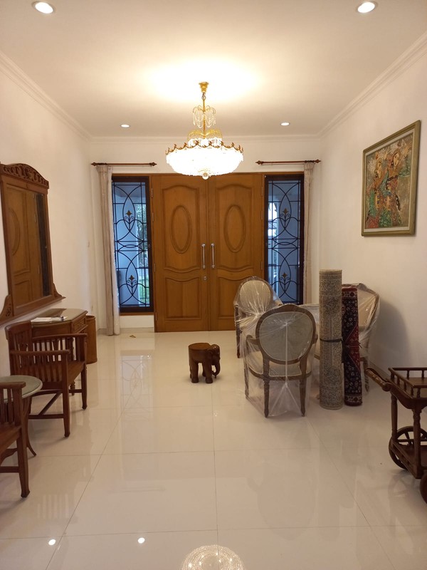 Sewa Rumah Pakuwon Indah Full Furnished Dekat Graha Family, Pakuwon Mall, National Hospital, Sampoerna Academy