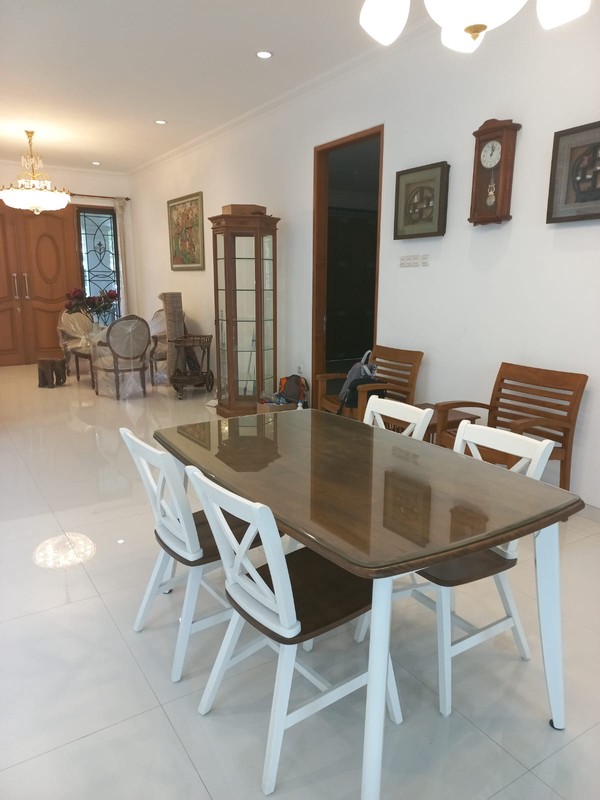 Sewa Rumah Pakuwon Indah Full Furnished Dekat Graha Family, Pakuwon Mall, National Hospital, Sampoerna Academy