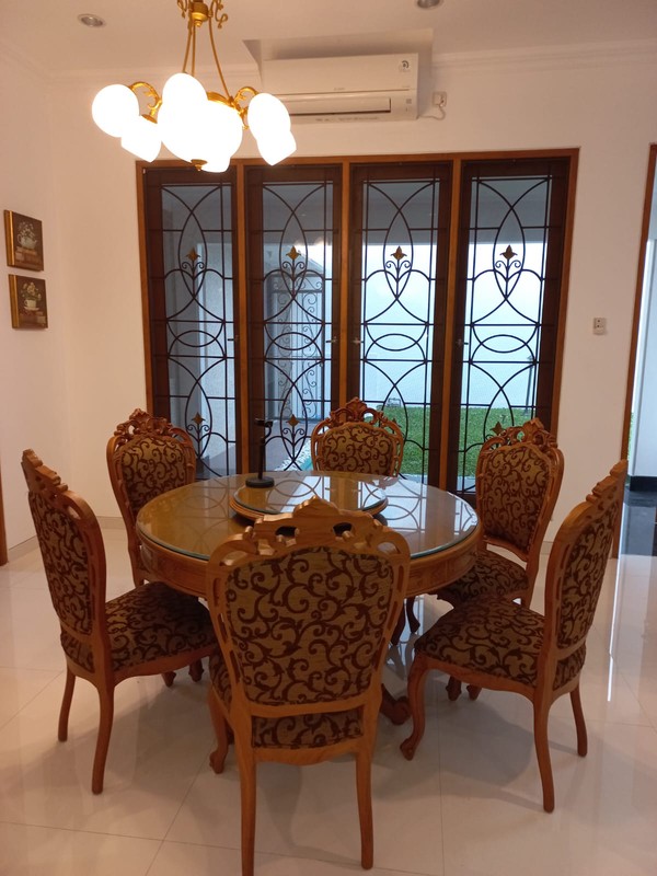 Sewa Rumah Pakuwon Indah Full Furnished Dekat Graha Family, Pakuwon Mall, National Hospital, Sampoerna Academy