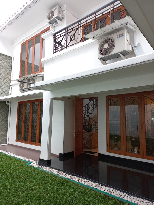 Sewa Rumah Pakuwon Indah Full Furnished Dekat Graha Family, Pakuwon Mall, National Hospital, Sampoerna Academy