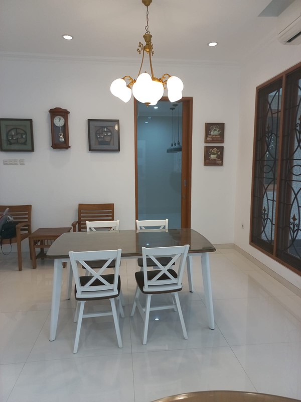 Sewa Rumah Pakuwon Indah Full Furnished Dekat Graha Family, Pakuwon Mall, National Hospital, Sampoerna Academy