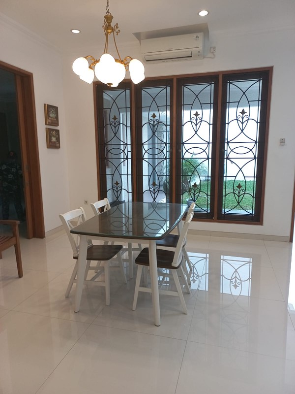Sewa Rumah Pakuwon Indah Full Furnished Dekat Graha Family, Pakuwon Mall, National Hospital, Sampoerna Academy
