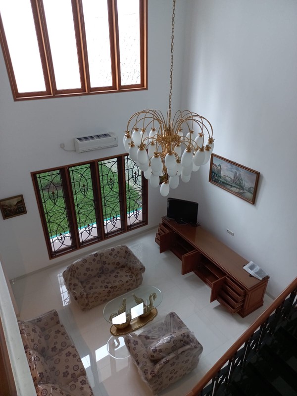 Sewa Rumah Pakuwon Indah Full Furnished Dekat Graha Family, Pakuwon Mall, National Hospital, Sampoerna Academy