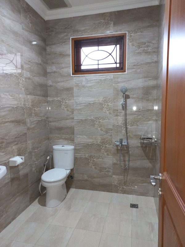 Sewa Rumah Pakuwon Indah Full Furnished Dekat Graha Family, Pakuwon Mall, National Hospital, Sampoerna Academy