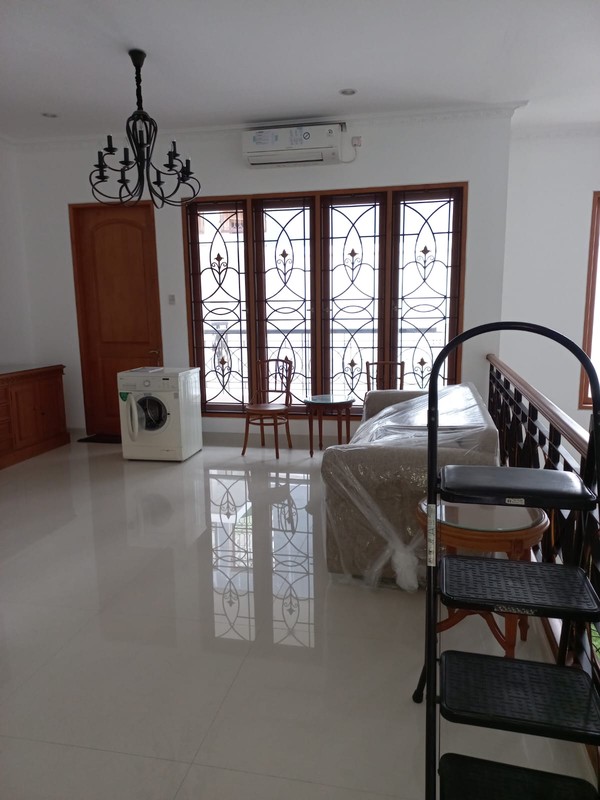 Sewa Rumah Pakuwon Indah Full Furnished Dekat Graha Family, Pakuwon Mall, National Hospital, Sampoerna Academy