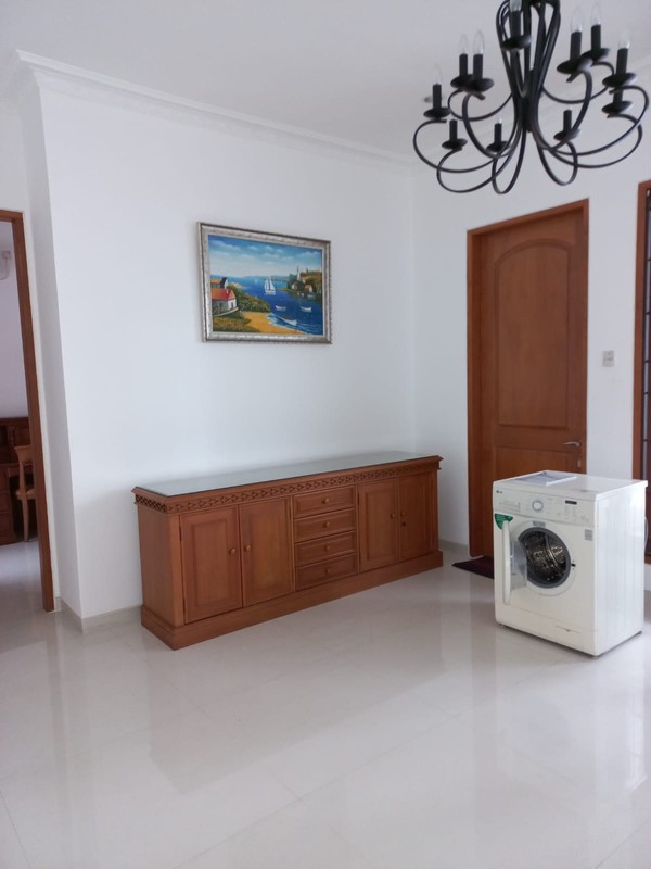 Sewa Rumah Pakuwon Indah Full Furnished Dekat Graha Family, Pakuwon Mall, National Hospital, Sampoerna Academy