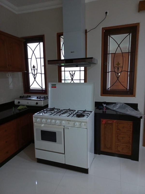 Sewa Rumah Pakuwon Indah Full Furnished Dekat Graha Family, Pakuwon Mall, National Hospital, Sampoerna Academy