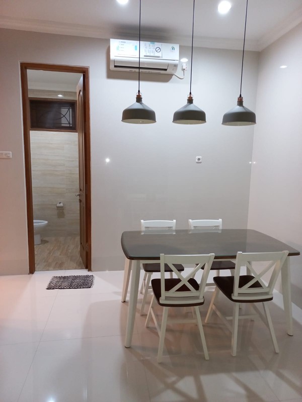 Sewa Rumah Pakuwon Indah Full Furnished Dekat Graha Family, Pakuwon Mall, National Hospital, Sampoerna Academy