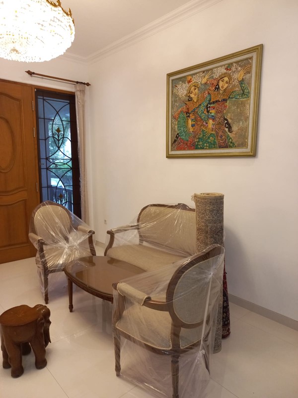 Sewa Rumah Pakuwon Indah Full Furnished Dekat Graha Family, Pakuwon Mall, National Hospital, Sampoerna Academy