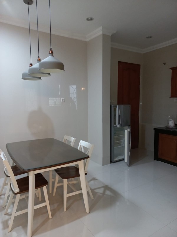 Sewa Rumah Pakuwon Indah Full Furnished Dekat Graha Family, Pakuwon Mall, National Hospital, Sampoerna Academy