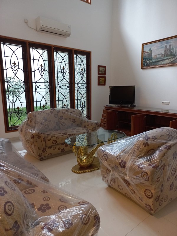 Sewa Rumah Pakuwon Indah Full Furnished Dekat Graha Family, Pakuwon Mall, National Hospital, Sampoerna Academy