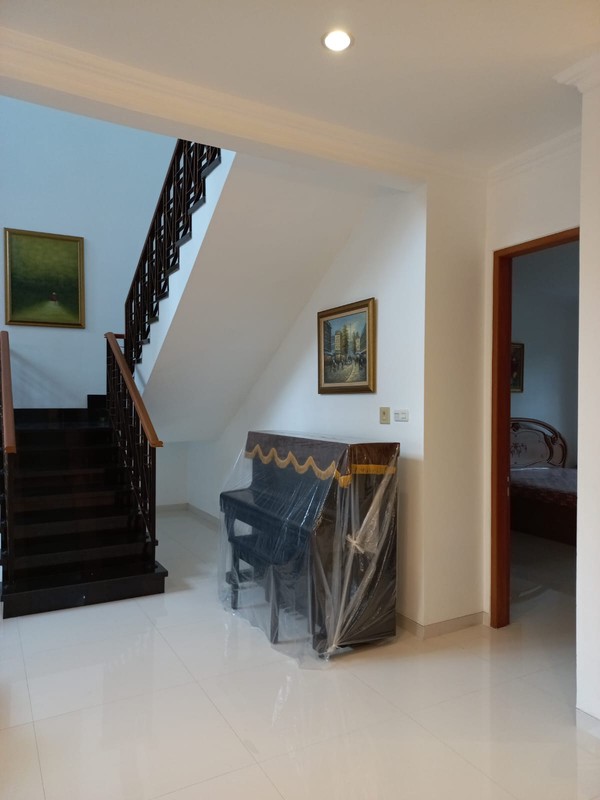 Sewa Rumah Pakuwon Indah Full Furnished Dekat Graha Family, Pakuwon Mall, National Hospital, Sampoerna Academy