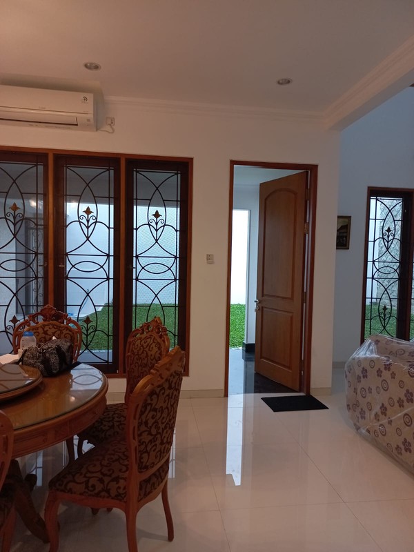Sewa Rumah Pakuwon Indah Full Furnished Dekat Graha Family, Pakuwon Mall, National Hospital, Sampoerna Academy