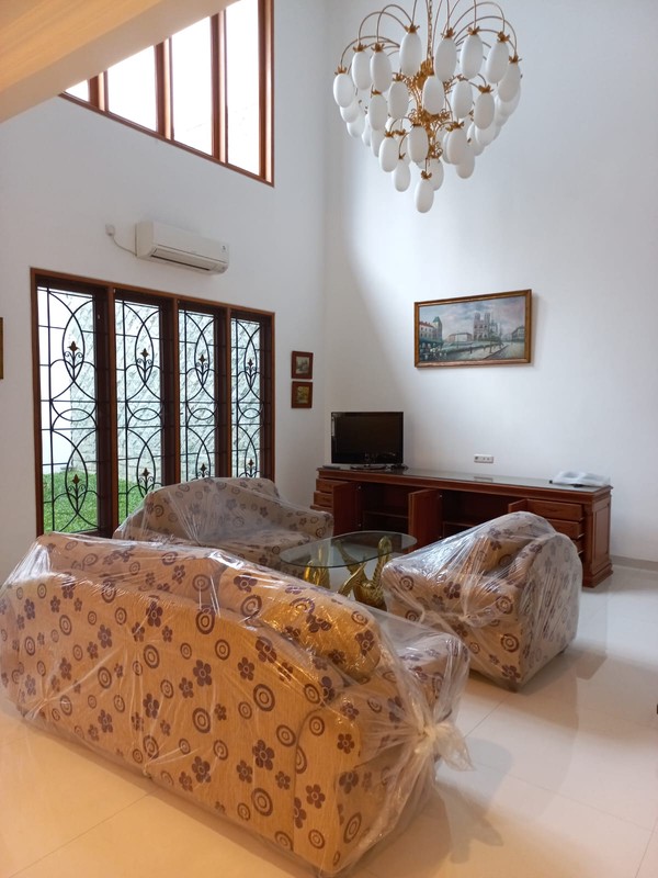 Sewa Rumah Pakuwon Indah Full Furnished Dekat Graha Family, Pakuwon Mall, National Hospital, Sampoerna Academy