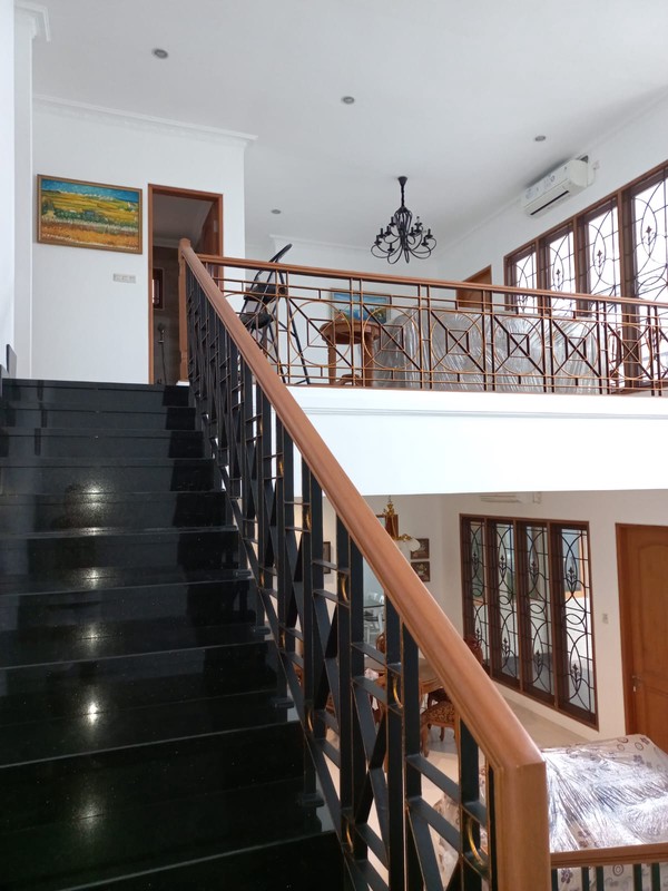 Sewa Rumah Pakuwon Indah Full Furnished Dekat Graha Family, Pakuwon Mall, National Hospital, Sampoerna Academy