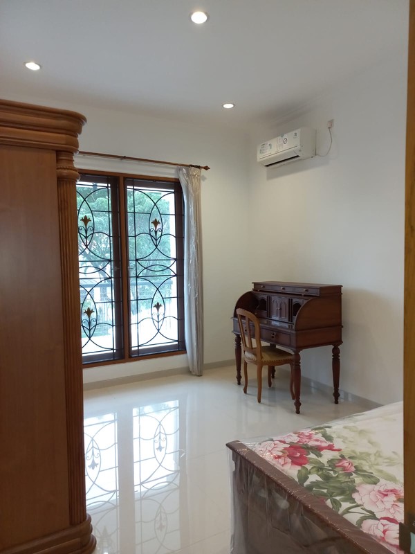 Sewa Rumah Pakuwon Indah Full Furnished Dekat Graha Family, Pakuwon Mall, National Hospital, Sampoerna Academy