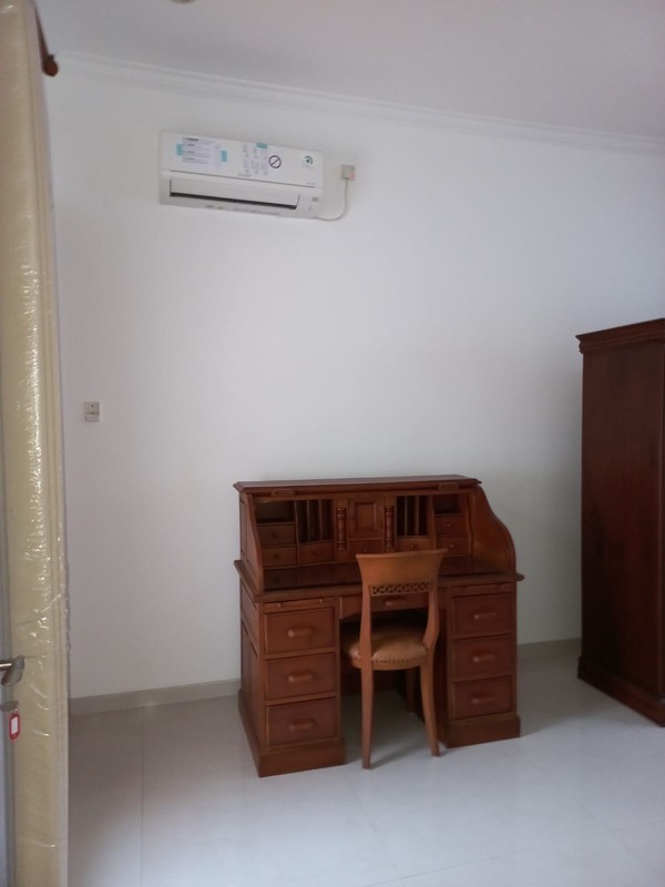 Sewa Rumah Pakuwon Indah Full Furnished Dekat Graha Family, Pakuwon Mall, National Hospital, Sampoerna Academy