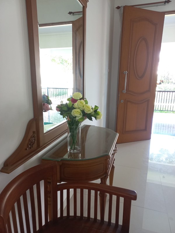 Sewa Rumah Pakuwon Indah Full Furnished Dekat Graha Family, Pakuwon Mall, National Hospital, Sampoerna Academy