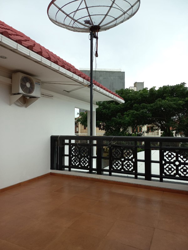 Sewa Rumah Pakuwon Indah Full Furnished Dekat Graha Family, Pakuwon Mall, National Hospital, Sampoerna Academy