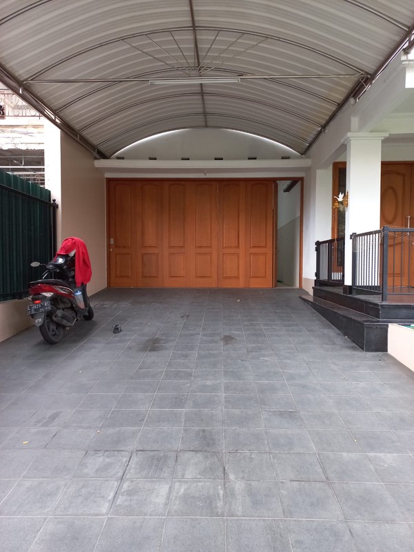 Sewa Rumah Pakuwon Indah Full Furnished Dekat Graha Family, Pakuwon Mall, National Hospital, Sampoerna Academy
