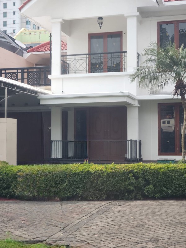 Sewa Rumah Pakuwon Indah Full Furnished Dekat Graha Family, Pakuwon Mall, National Hospital, Sampoerna Academy
