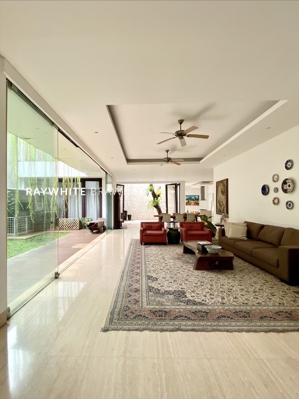 Rumah Mewah Siap Huni Area Kemang Barat