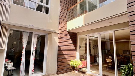 Rumah Dengan Kolam Renang, Lokasi Strategis di Pondok Indah, Jakarta Selatan