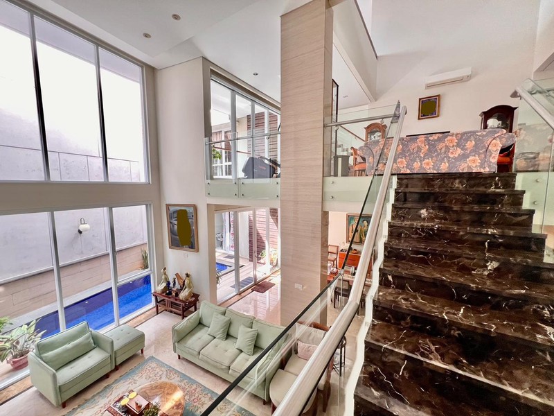 Rumah Dengan Kolam Renang, Lokasi Strategis di Pondok Indah, Jakarta Selatan